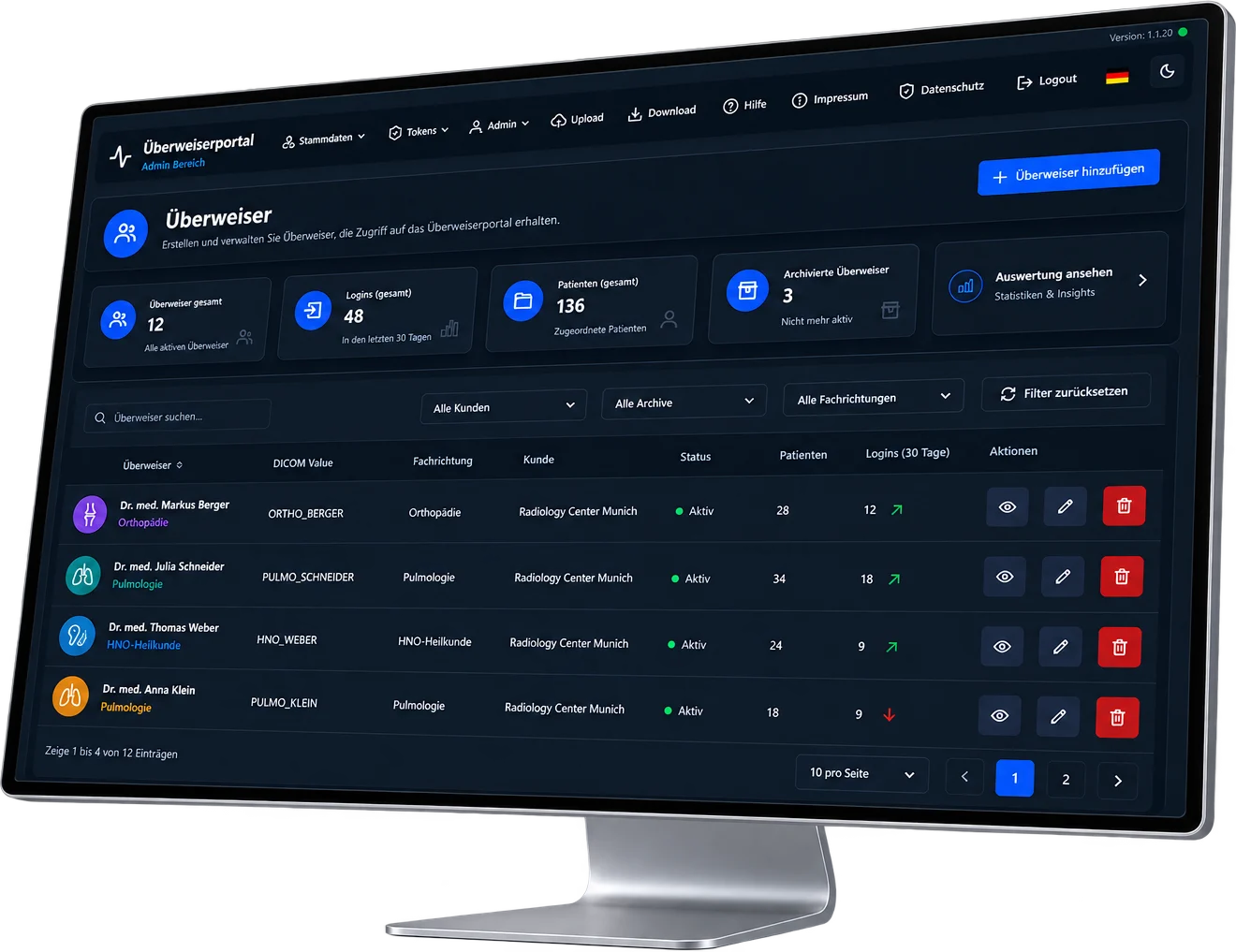 RadioWeb Überweiserportal, Admin-Bereich auf einem Monitor: Zuweiser mit Fachrichtung, Status, Patienten und Logins (Demodaten)